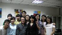 劉兆瑛教授與碩士班同學合照。